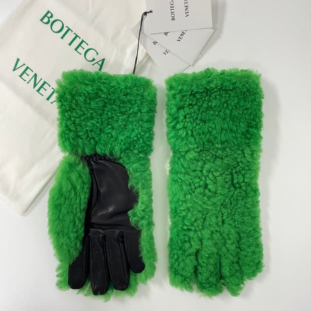 새상품 보테가 베네타 테디 시어링 레더 장갑 그린 컬러