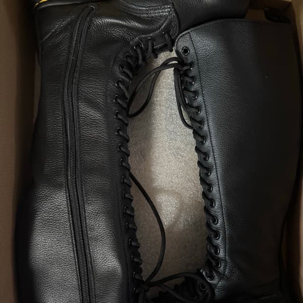 닥터마틴 1b60 240사이즈