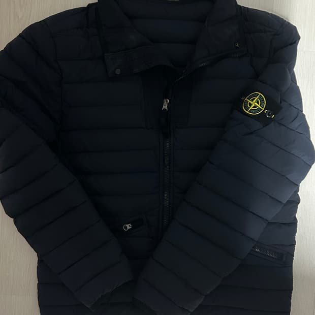 스톤아일랜드 룸우븐 경량패딩