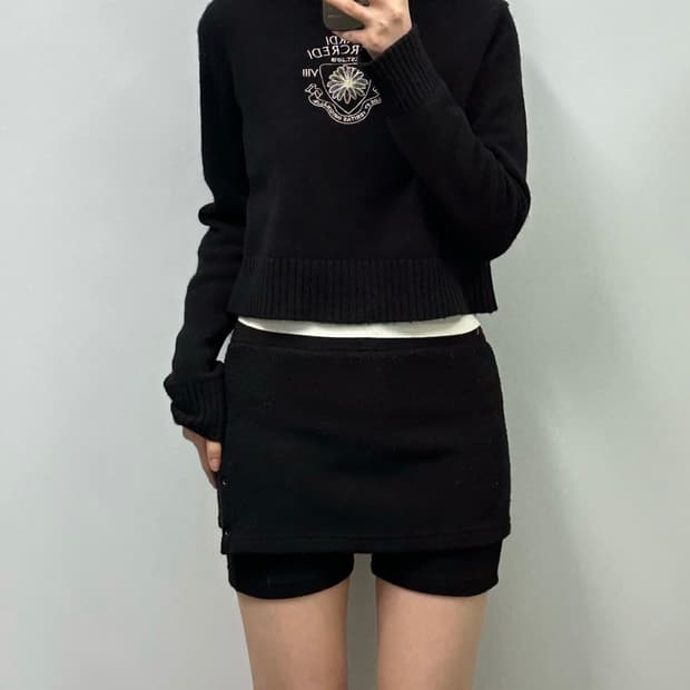 마르디 메크르디 자수로고 블랙 니트
