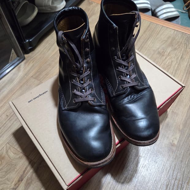 레드윙 9060 플랫박스 270사이즈