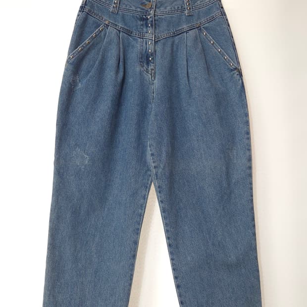 럭키슈에뜨 2021  스터드 디테일 턱 데님 팬츠 36사이즈