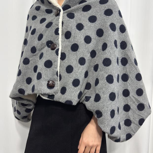 tsukuru & lin dot fleece cape