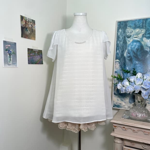 white inner lace ruffle sleeve blouse