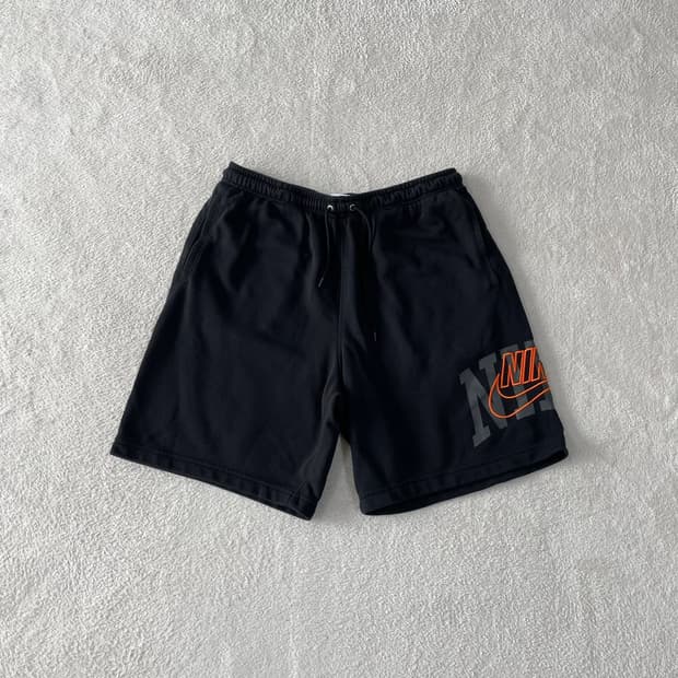 XL 나이키 스우시 반바지