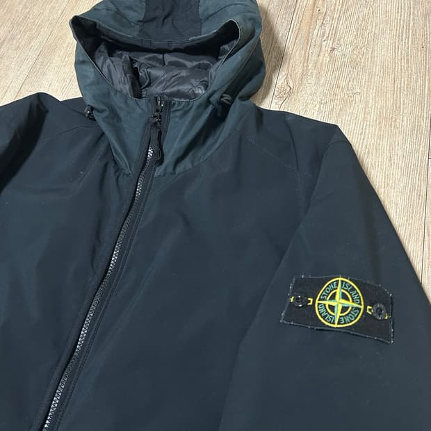 스톤아일랜드 소프트쉘 프리마로프트 자켓