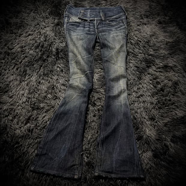 DIESEL 워싱 포인트 데미지 부츠컷 데님팬츠