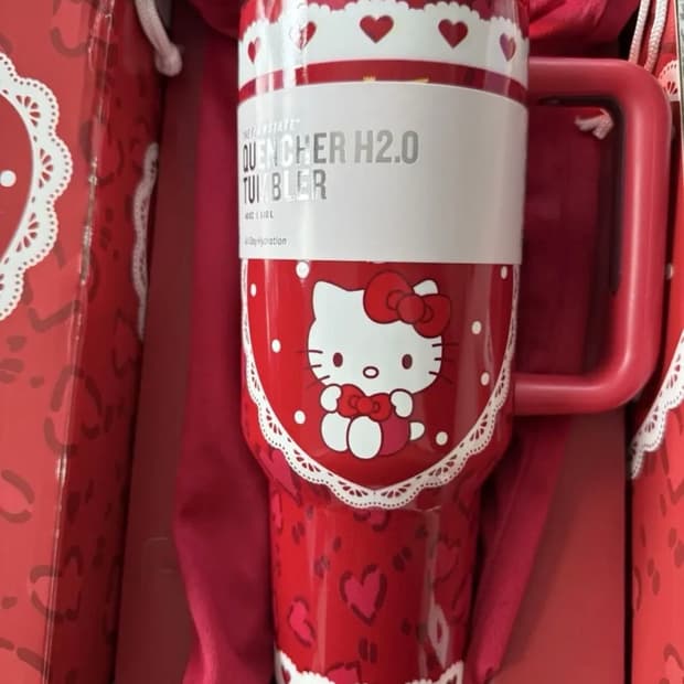 (한정판)스탠리 헬로키티 퀜처 텀블러 40oz 새상품 2개남음