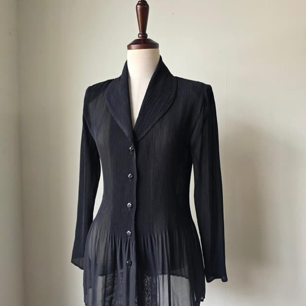 티플리츠(T-PLEATS) 블랙 플리츠 자켓 가디건