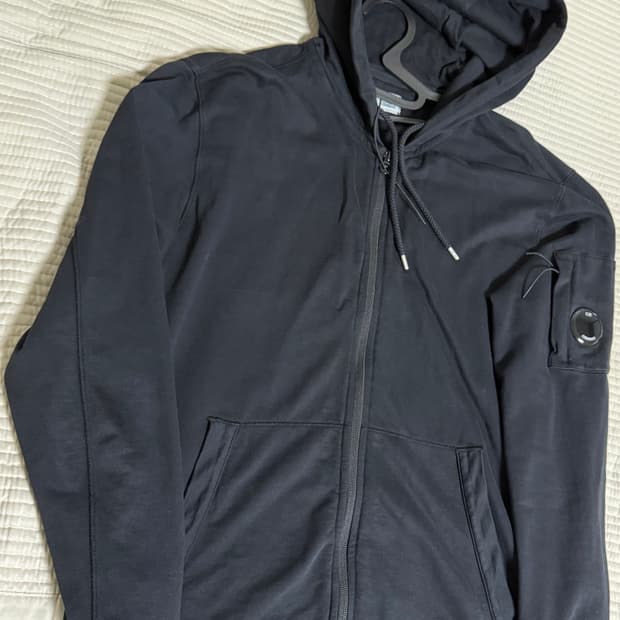 26ss cp컴퍼니 후드집업 블랙 색상 L사이즈