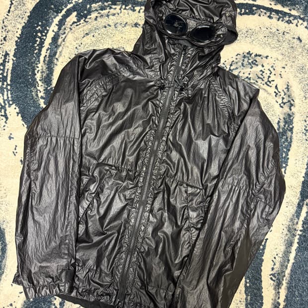 cp컴퍼니 레더 바람막이 자켓 50사이즈