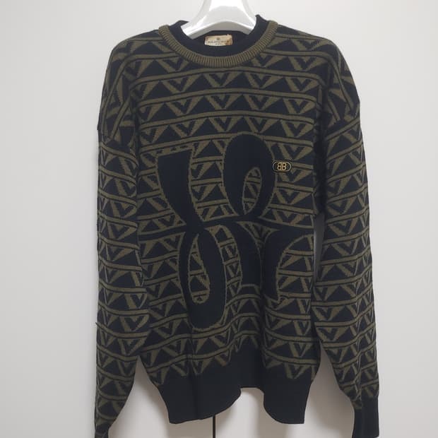 발렌시아가  정품  남성니트 -L사이즈