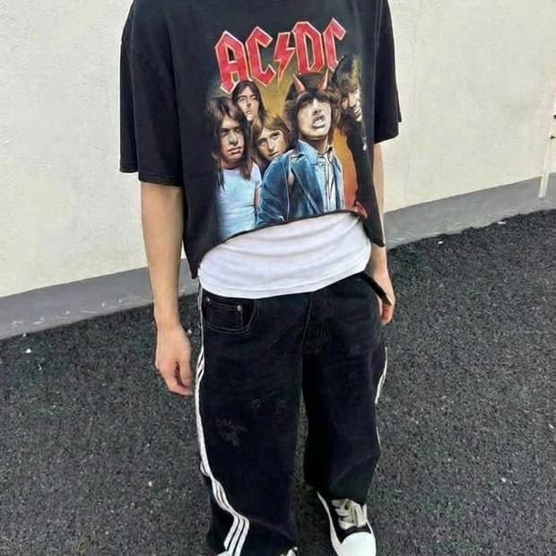 락 볼루션 AC ⚡️DC 데빌 크롭 반팔티