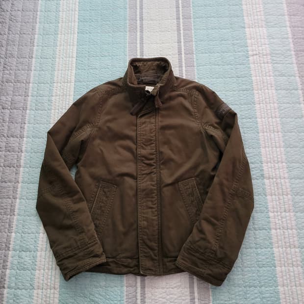 아베크롬비. 밀리터리 간절기 누빔안감 야상자켓. M 100사이즈.