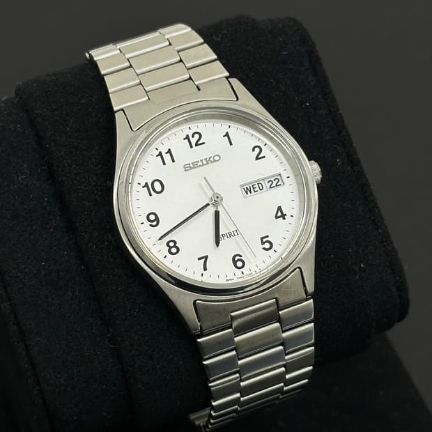 세이코 스피릿 데이데이트 라운드 쿼츠 시계