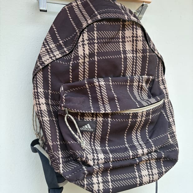 아디다스 체크 패턴 백팩