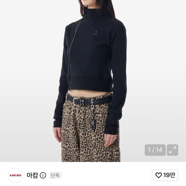 아캄 side neck zip-up 블랙