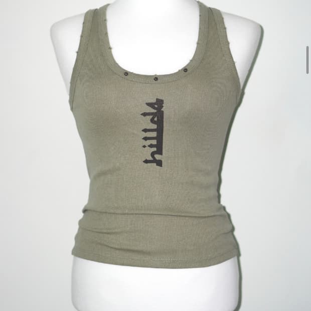 힐다 데미지드 슬리브리스 탑 카키 