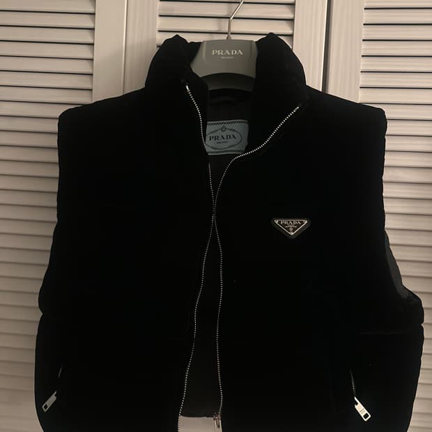프라다 벨벳패딩베스트