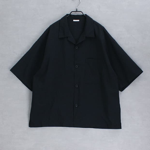 GU _ oversize open collar shirt