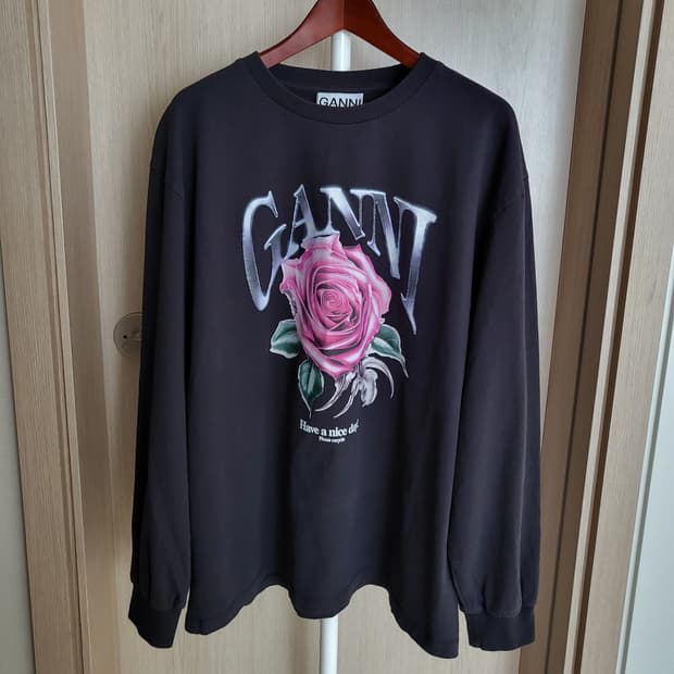 가니 로즈 슬리브 티셔츠