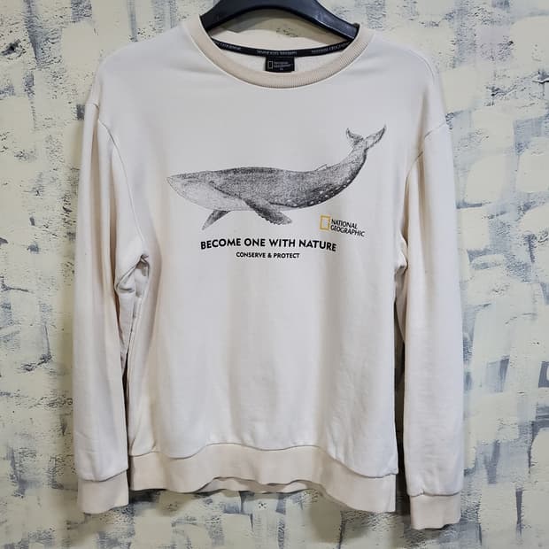 내셔널지오그래픽 흰색 고래 맨투맨 