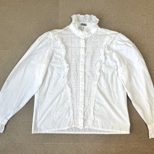 오스트리아 유럽 화이트 펀칭 블라우스