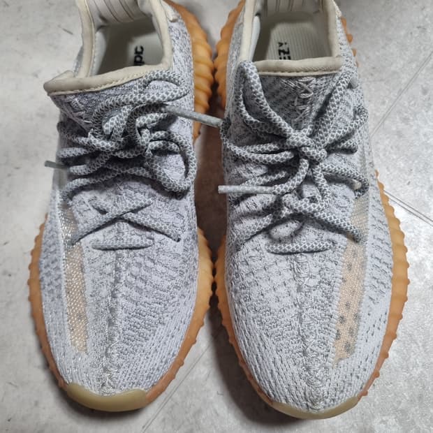 이지 350 V2 스태틱 리플렉티브 여성 스니커즈