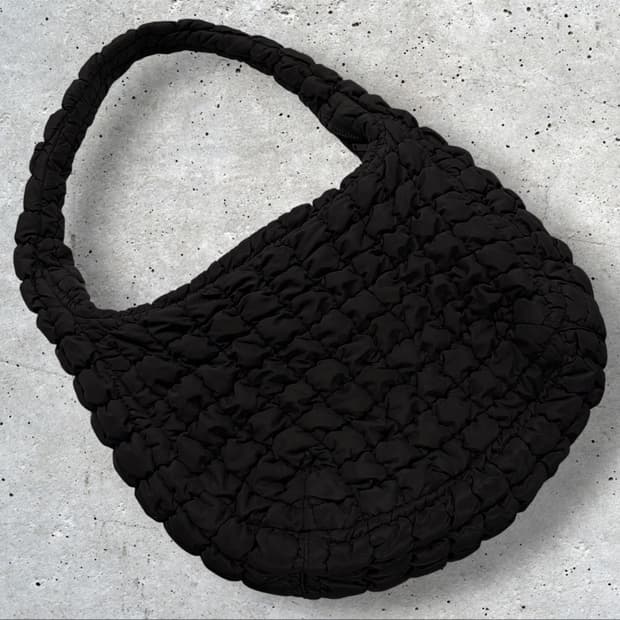 코스 블랙 퀼팅 빅 숄더백