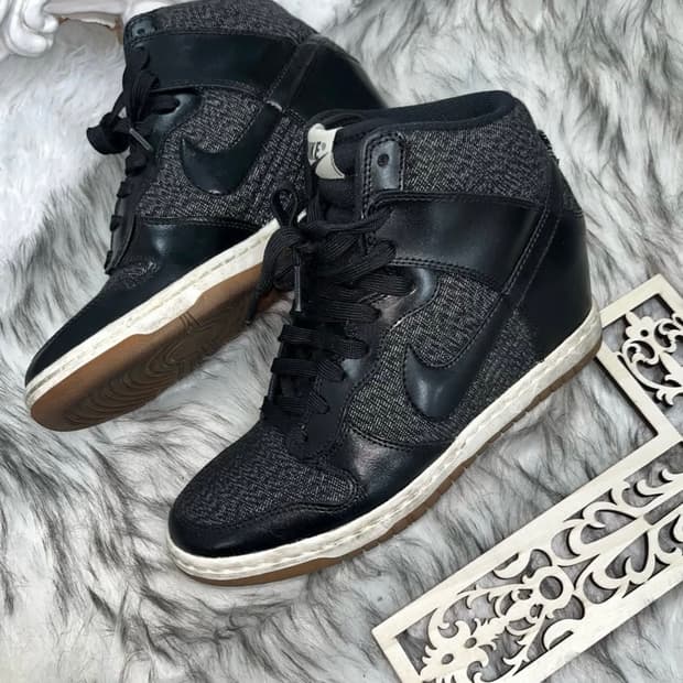 Nike 웨지힐 스니커즈