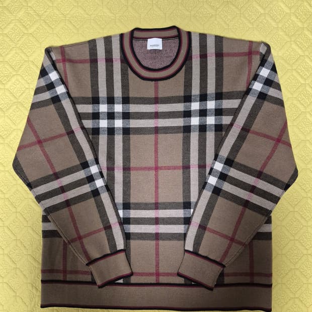 버버리 울 체크 자카드 니트