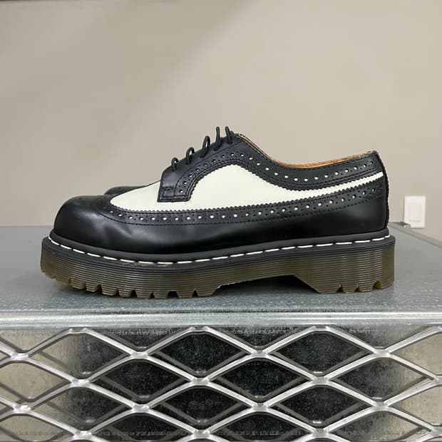 닥터마틴 3989 벡스 블랙 앤 화이트 스무스 UK6