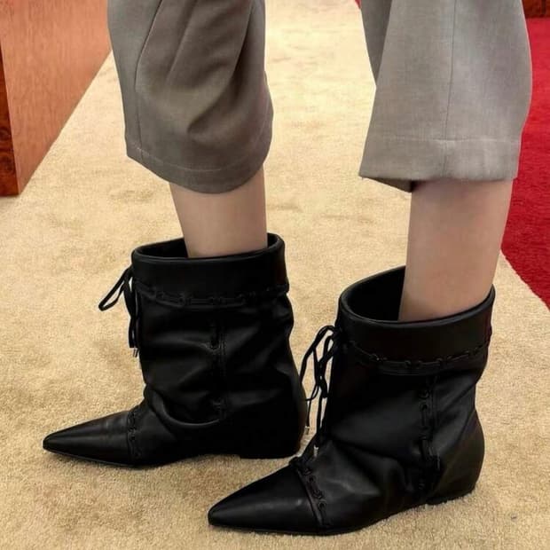 블랙 셔링 레이스업 부츠 