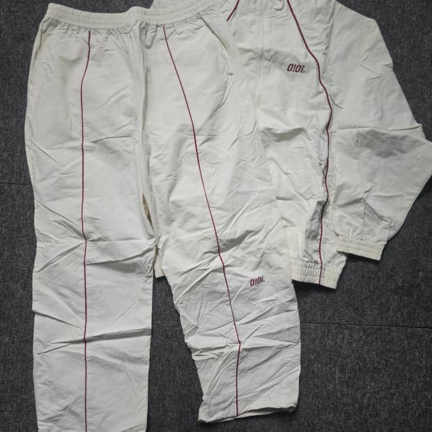 OIOI 트레이닝복 셋업아이보리