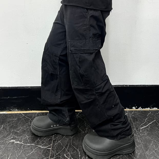 칼하트 WIP 에비에이션 카고팬츠 블랙