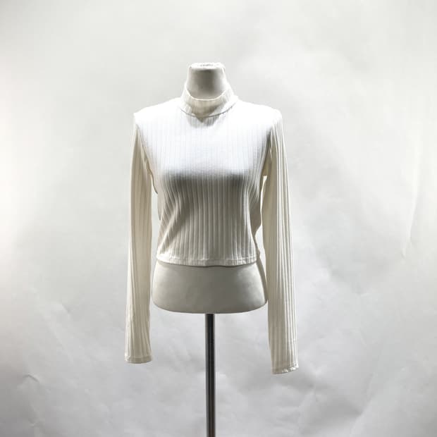 에이치앤엠 여성반폴라크롭긴팔 아이보리 S