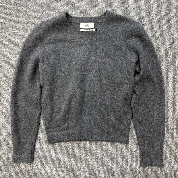 아틀리에나인 에센션 울 클라우드 브이넥 니트