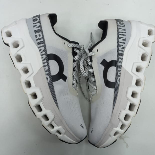 온러닝 클라우드몬스터 2 흰색 운동화 250mm