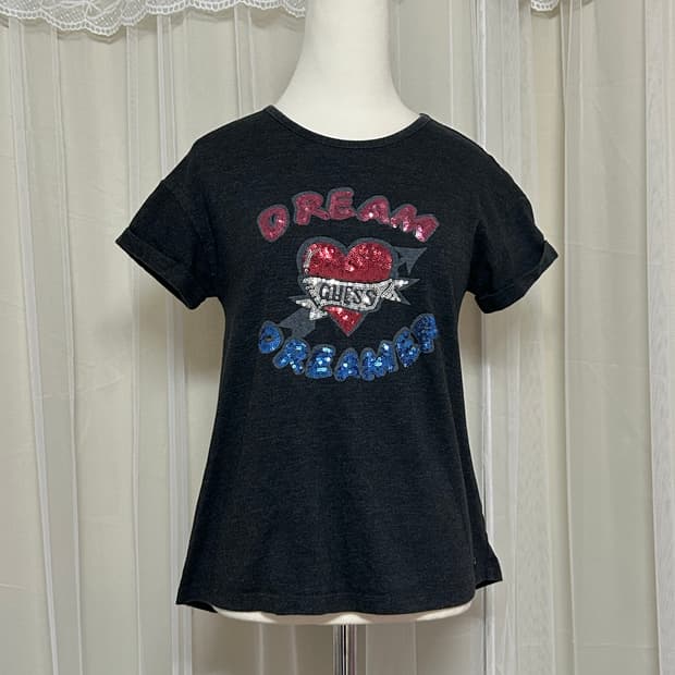 Guess 하트 스팽클 반팔 탑