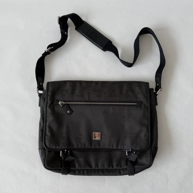 엠씨엠(MCM) 메신져백