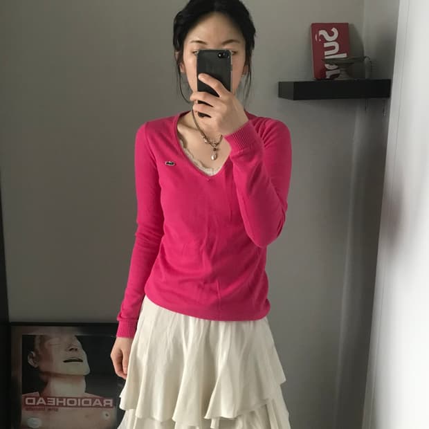 라코스테 로고 핑크 브이넥 니트