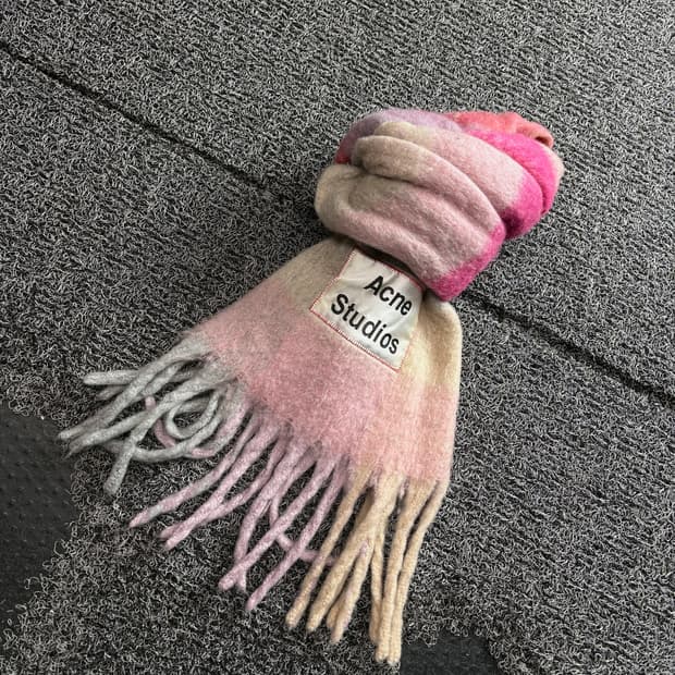아크네 스튜디오 모헤어 체크 머플러 3721