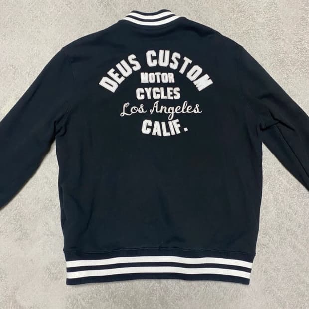 데우스 바시티 자켓