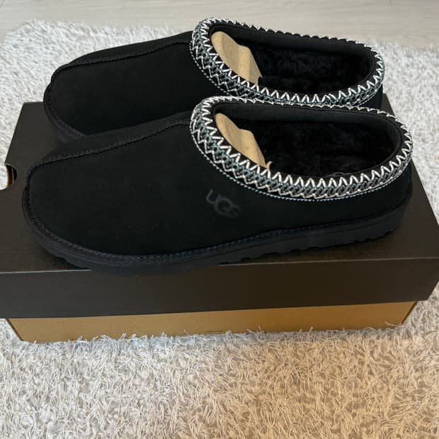 어그 타스만 블랙