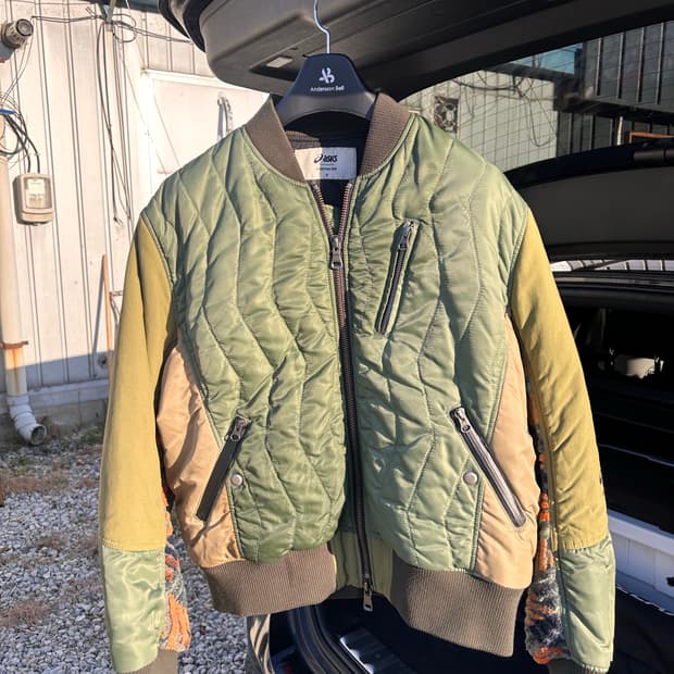 앤더슨벨x아식스 콘트라스트 퀼팅 봄버 자켓 카키