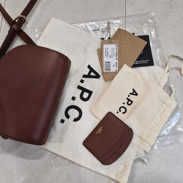 A.P.C. 하프문 가방 브라운 + 카드지갑 세트