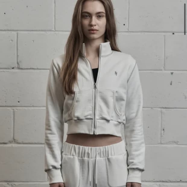 시너진 스티치 부츠컷 스웨트팬츠랑 자켓 셋업 화이트 색상 새제품