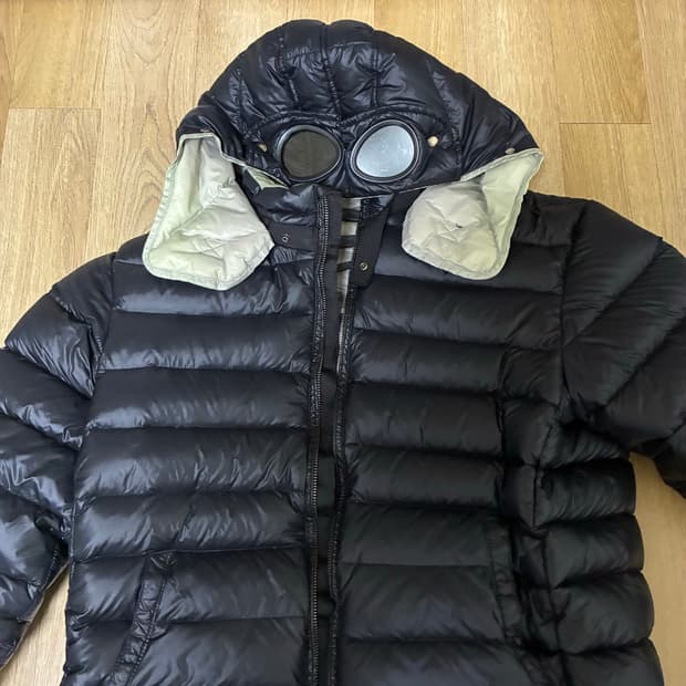 Cp컴퍼니 고글 경량패딩