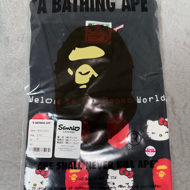 베이프 산리오 캐릭터즈 헬로 키티 티셔츠 블랙 M 미개봉 새상품