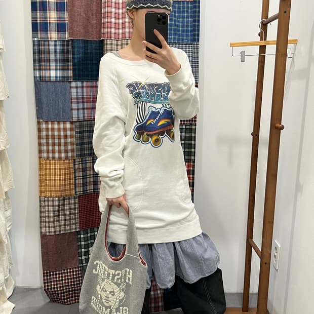 히스테릭글래머 롤러스케이트 롱 맨투맨